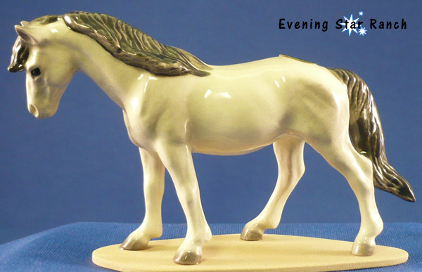 Hagen-Renaker Specialty Mustang Mare - 3309