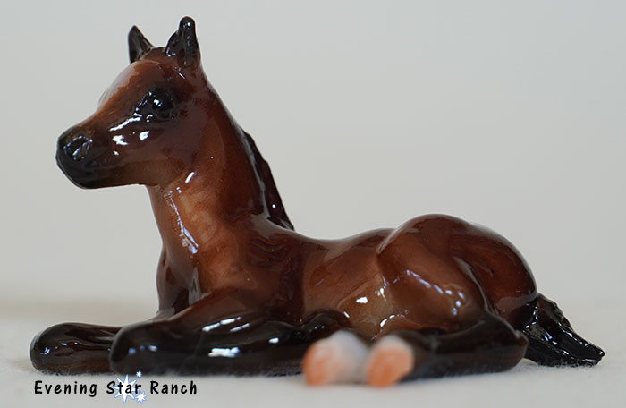 Breyer Stablemate Thoroughbred Lying Foal - Zaahir 712492