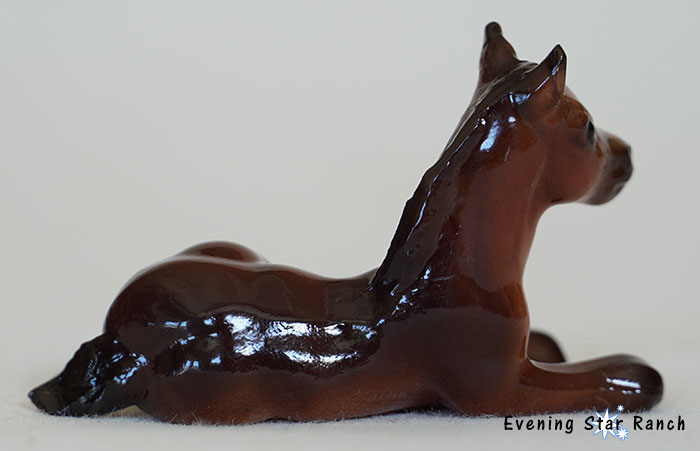 Breyer Stablemate Thoroughbred Lying Foal - Zaahir 712492